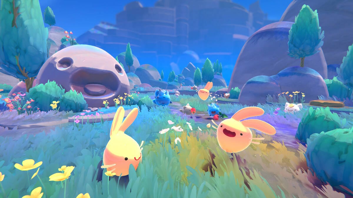 слаймы весело бегают по поляне Slime Rancher 2