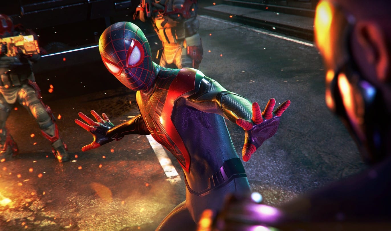 Человек-паук в битве Marvel’s Spider-Man: Miles Morales