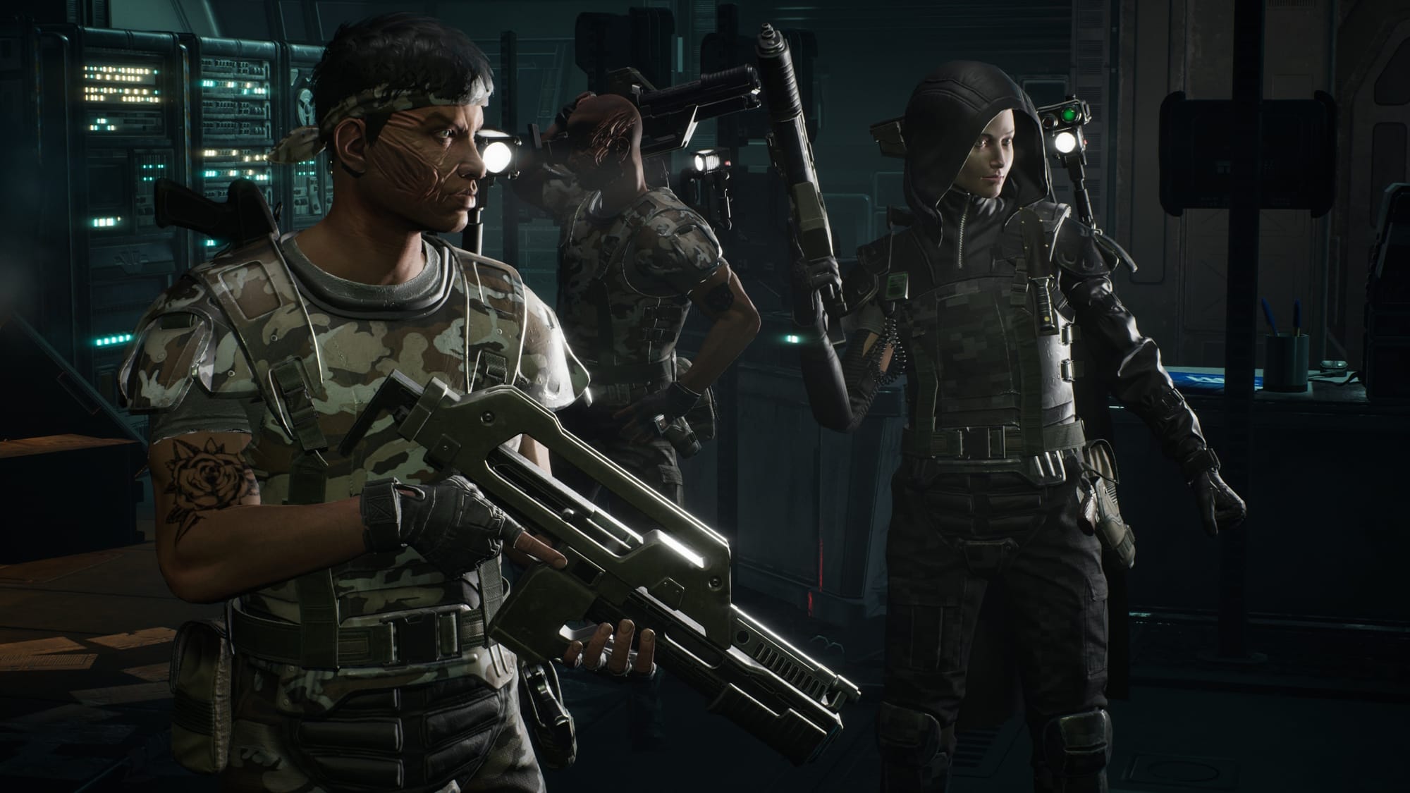 команда вооружена в Aliens: Dark Descent