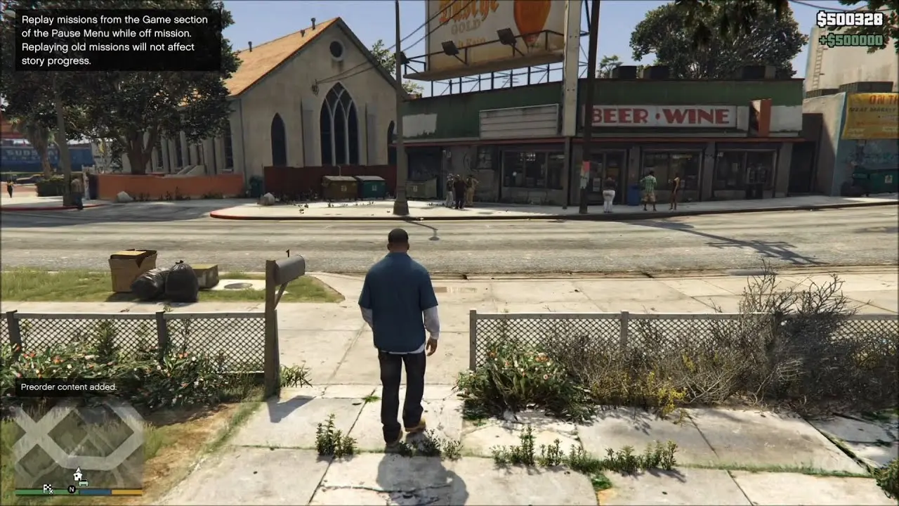 Франклин входит из своего дома в Grand Theft Auto V