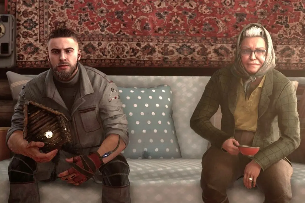 герой сидит с бабушкой на диване в Atomic Heart