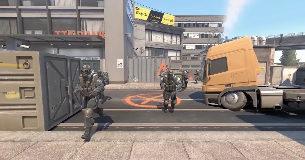 игроки пошли в разведку в Counter-Strike 2