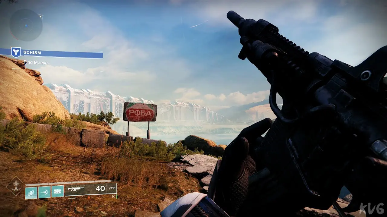 игрок с оружием идет в РФБА в Destiny 2