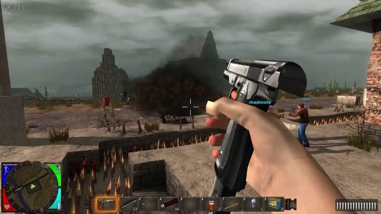персонаж с пистолетом в руках в 7 Days To Die