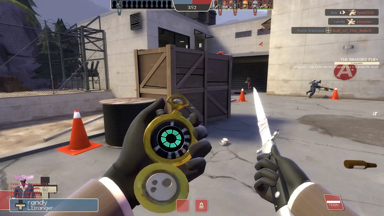 герой держит в руках прибор и нож в Team Fortress 2