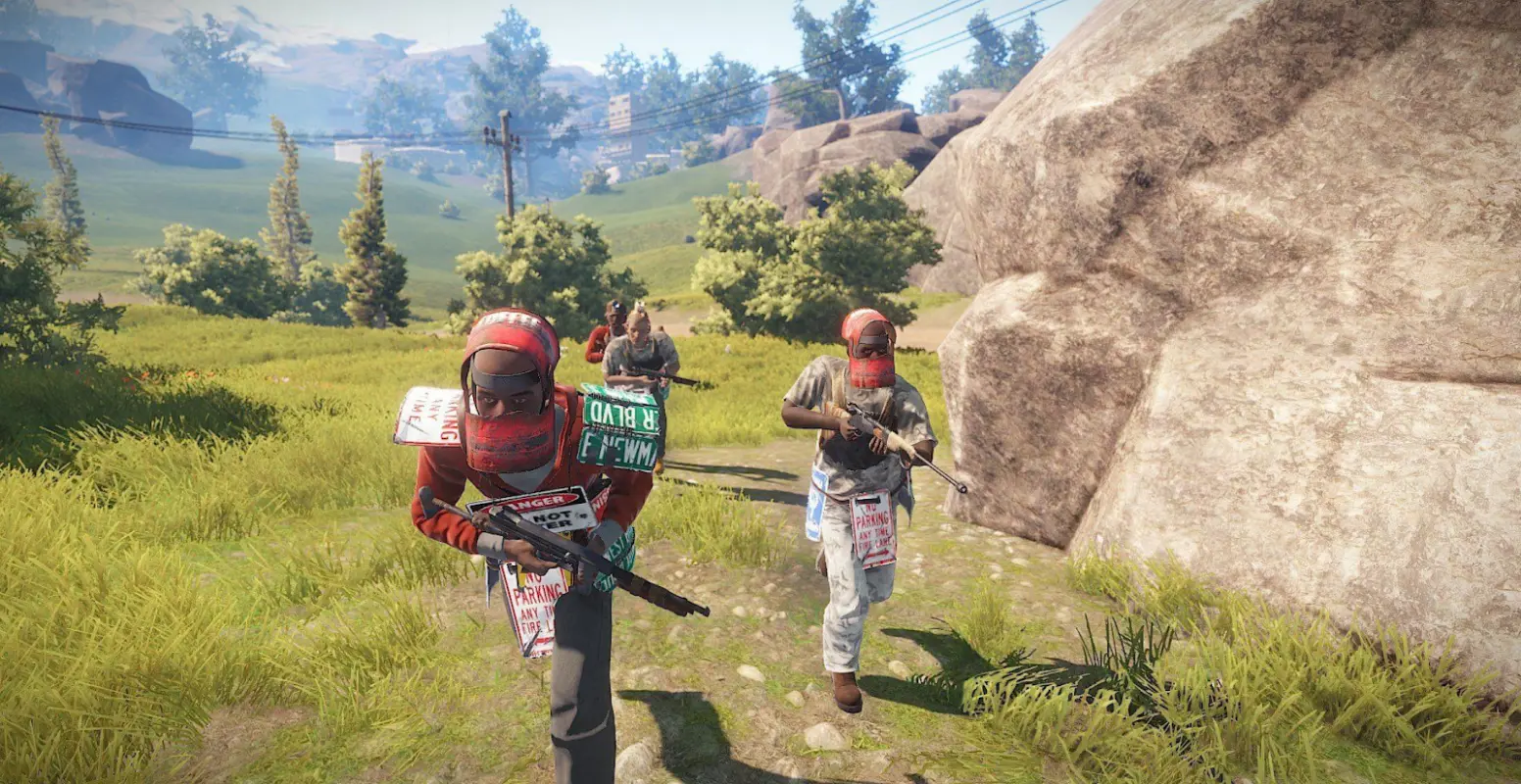 персонажи бегут с оружием в в Rust
