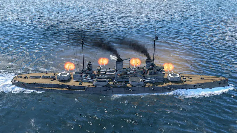 морское судно дает залп из всех орудий в War Thunder